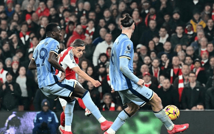 托特纳姆热刺主场惊险晋级，力争四强